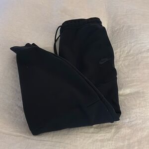 Nike joggers. Men’s L.